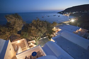 Akrotiri Hotel