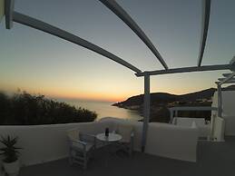 Akrotiri Hotel