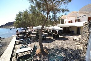 Akrotiri Hotel