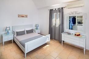 Akrotiri Hotel