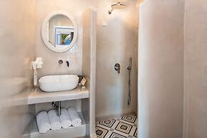 Akrotiri Hotel