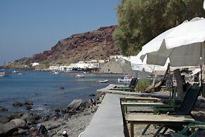 Akrotiri Hotel