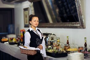 Aurora Hotel
