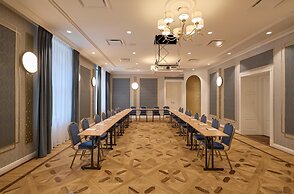 Hotel Saski Krakow, Curio Collection by Hilton