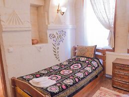 Kismet Cave House