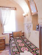 Kismet Cave House