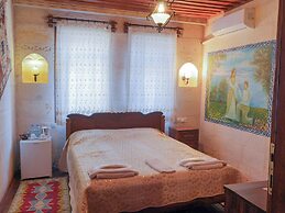 Kismet Cave House