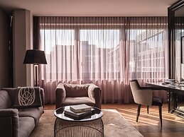 Roomers Frankfurt Central, Autograph Collection