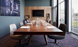 Roomers Frankfurt Central, Autograph Collection