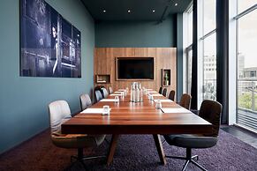 Roomers Frankfurt Central, Autograph Collection