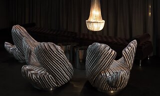 Roomers Frankfurt Central, Autograph Collection