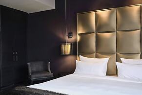 Roomers Frankfurt Central, Autograph Collection