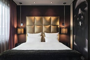 Roomers Frankfurt Central, Autograph Collection