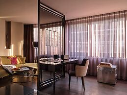 Roomers Frankfurt Central, Autograph Collection