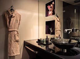 Roomers Frankfurt Central, Autograph Collection