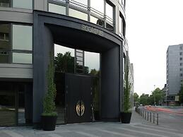 Roomers Frankfurt Central, Autograph Collection