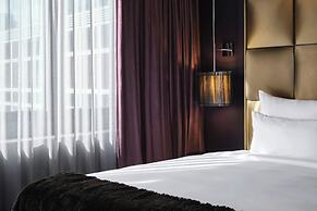 Roomers Frankfurt Central, Autograph Collection