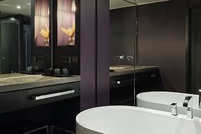 Roomers Frankfurt Central, Autograph Collection