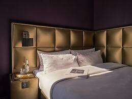 Roomers Frankfurt Central, Autograph Collection