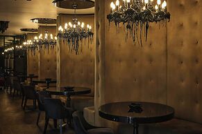 Roomers Frankfurt Central, Autograph Collection