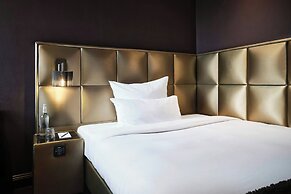 Roomers Frankfurt Central, Autograph Collection