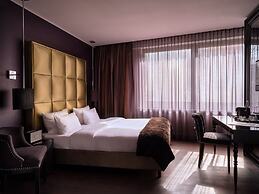 Roomers Frankfurt Central, Autograph Collection