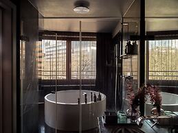 Roomers Frankfurt Central, Autograph Collection