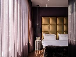 Roomers Frankfurt Central, Autograph Collection