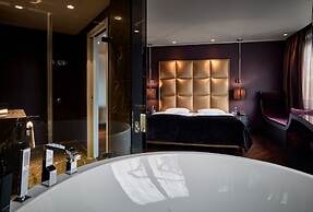 Roomers Frankfurt Central, Autograph Collection