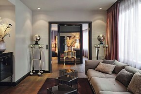 Roomers Frankfurt Central, Autograph Collection