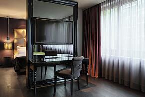 Roomers Frankfurt Central, Autograph Collection