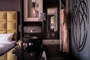 Roomers Frankfurt Central, Autograph Collection