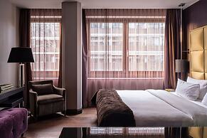Roomers Frankfurt Central, Autograph Collection