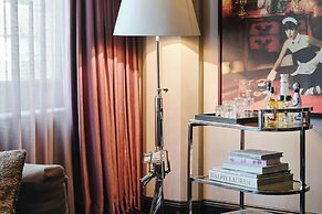 Roomers Frankfurt Central, Autograph Collection