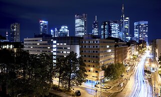 Roomers Frankfurt Central, Autograph Collection