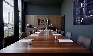 Roomers Frankfurt Central, Autograph Collection
