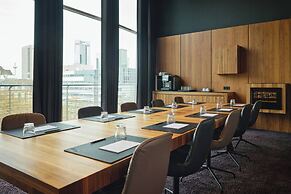 Roomers Frankfurt Central, Autograph Collection