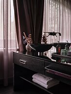 Roomers Frankfurt Central, Autograph Collection