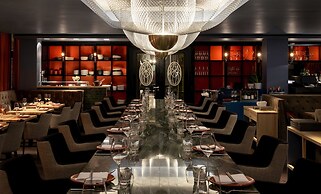 Roomers Frankfurt Central, Autograph Collection