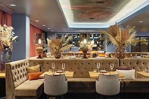 Roomers Frankfurt Central, Autograph Collection