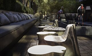 Roomers Frankfurt Central, Autograph Collection