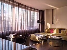 Roomers Frankfurt Central, Autograph Collection