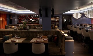 Roomers Frankfurt Central, Autograph Collection