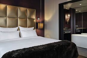 Roomers Frankfurt Central, Autograph Collection