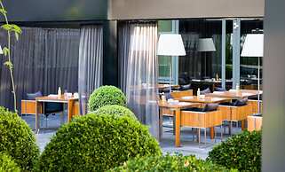 Roomers Frankfurt Central, Autograph Collection