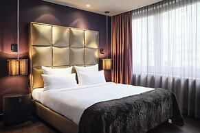 Roomers Frankfurt Central, Autograph Collection