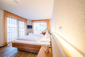 Alphotel Stocker