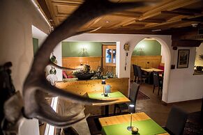 Alphotel Stocker