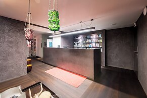 Alphotel Stocker