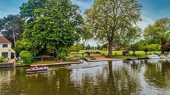 The Lensbury Resort